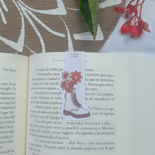 MARCAPÁGINAS BOTA CON FLORES